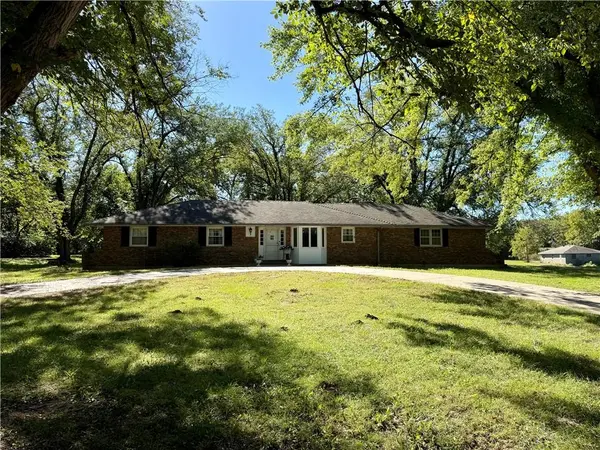 20425 W 103rd TER, Olathe, KS 66061