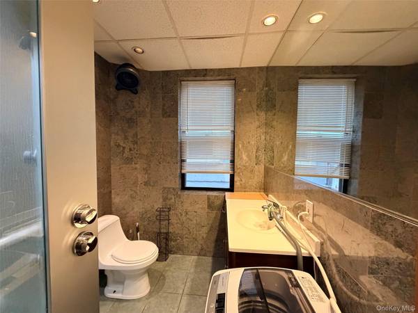 90 Main ST ##2B, Mineola, NY 11501