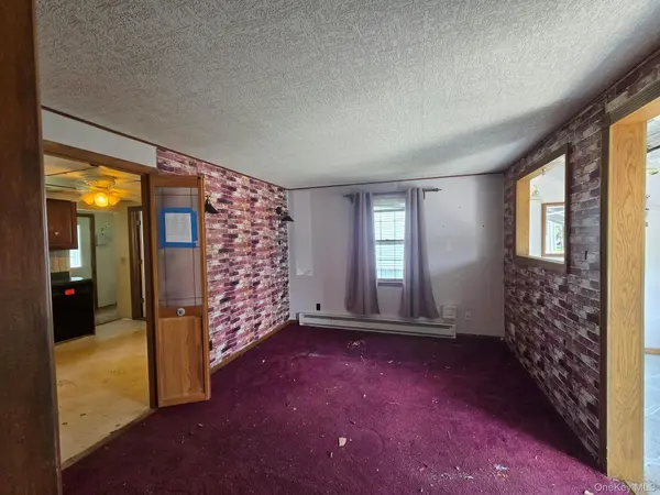 533 S 8th ST, Lindenhurst, NY 11757