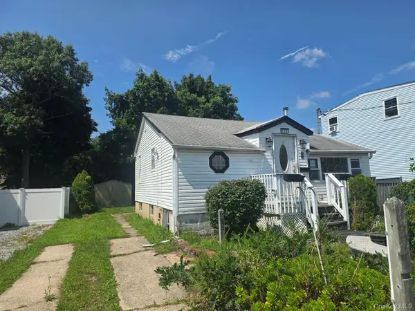 533 S 8th ST, Lindenhurst, NY 11757