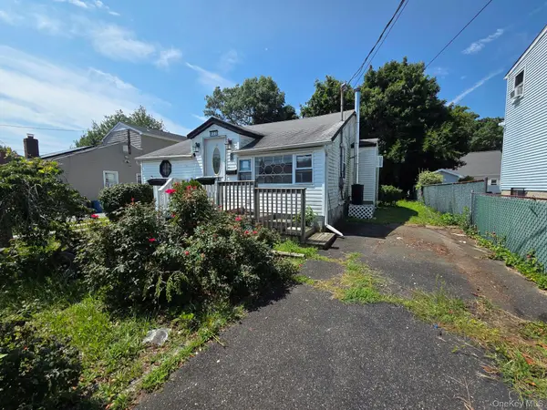 533 S 8th ST, Lindenhurst, NY 11757