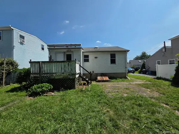 533 S 8th ST, Lindenhurst, NY 11757