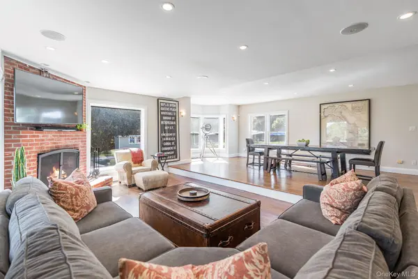 58 W Tiana RD, Hampton Bays, NY 11946