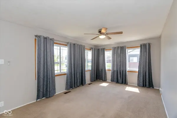 498 Northgate DR, Greenwood, IN 46143