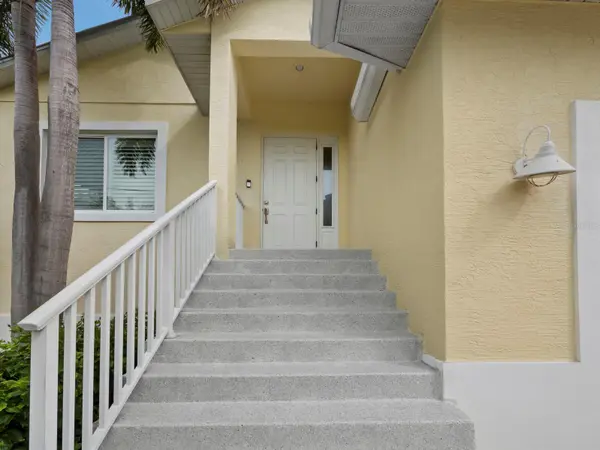 182 ISLAND CIR, Sarasota, FL 34242