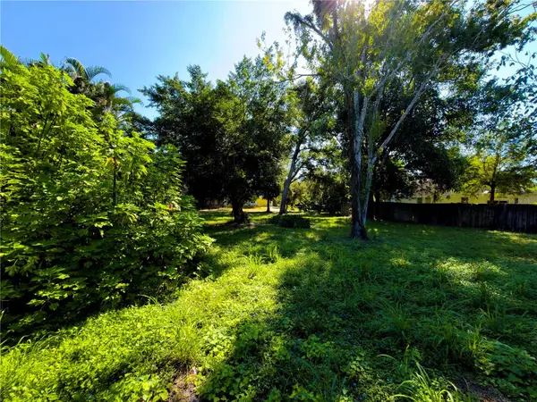 2423 HICKORY AVE, Sarasota, FL 34234