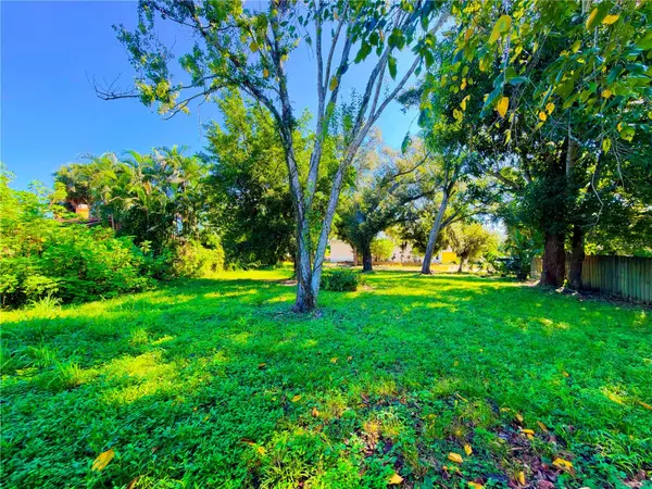 2423 HICKORY AVE, Sarasota, FL 34234
