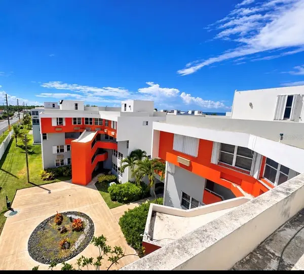 686 CHALETS DE LA PLAYA #10, Vega Baja, PR 00693