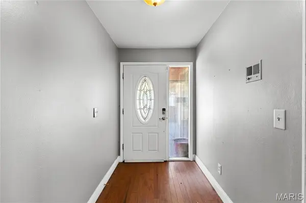 445 Durwood DR, Florissant, MO 63033