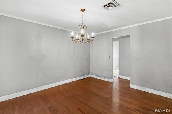 445 Durwood DR, Florissant, MO 63033
