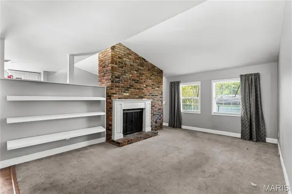 445 Durwood DR, Florissant, MO 63033