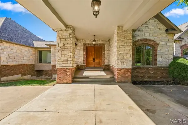 1177 August Lake DR, Defiance, MO 63341