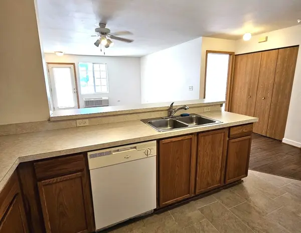 1443 Mcclure RD #207, Aurora, IL 60505