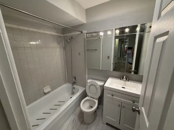 744 W Gordon TER NE #108, Chicago, IL 60613