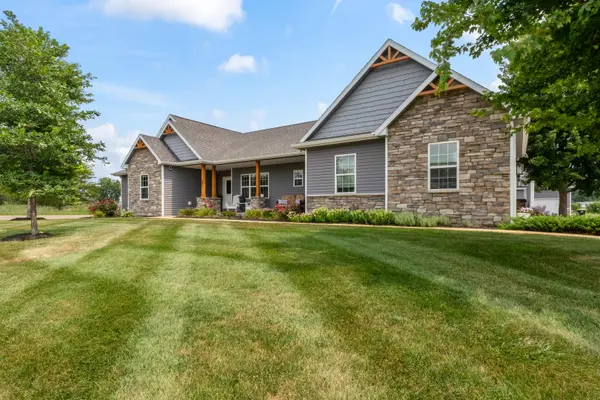 37 River, Downs, IL 61736