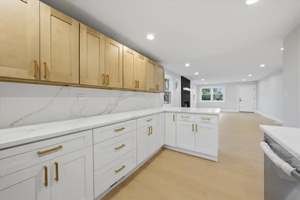 7807 W 92nd ST, Hickory Hills, IL 60457