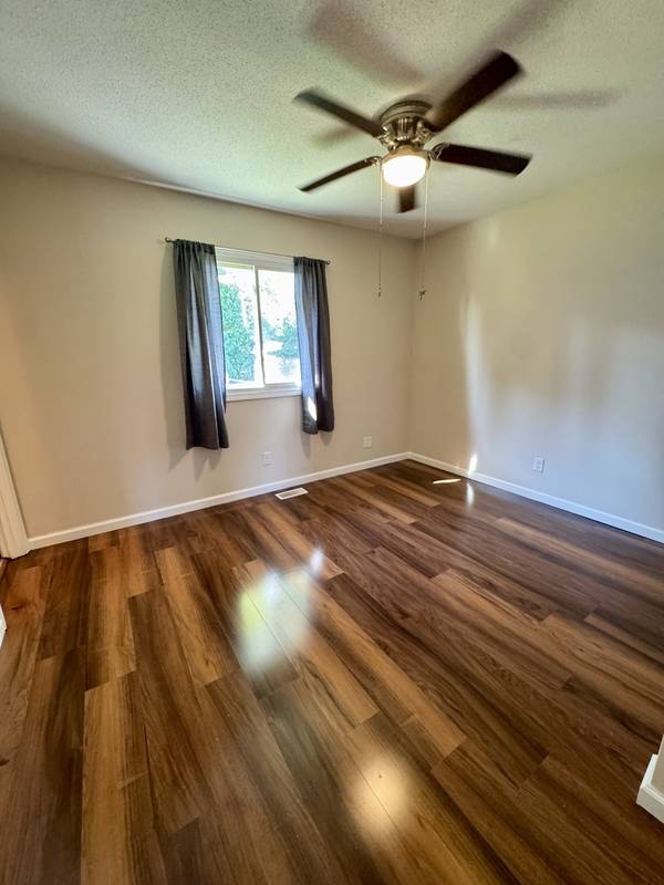 1969 QUEENS DR, Bettendorf, IA 52722