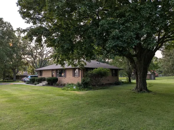 206 Palmyra RD, Dixon, IL 61021