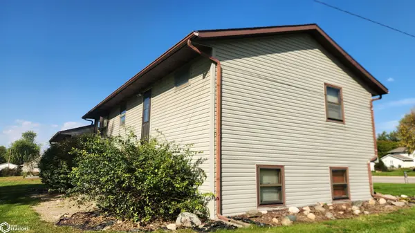 1008 E 7th ST, Tama, IA 52339