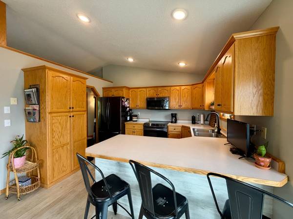 3001 9th AVE S, Moorhead, MN 56560