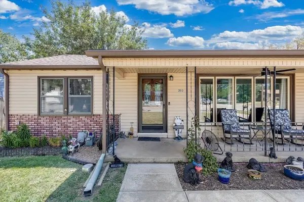 203 Martha Ave, Mulvane, KS 67110-1468
