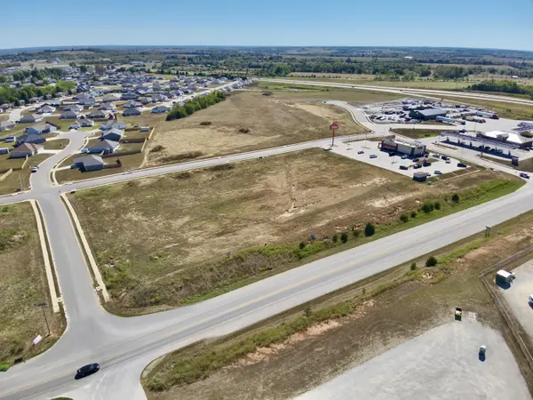 002 S Faith CT, Bolivar, MO 65613