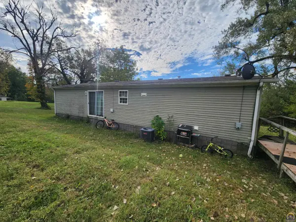 420 W 8th St, Horton, KS 66439
