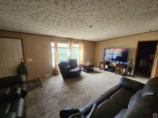 420 W 8th St, Horton, KS 66439