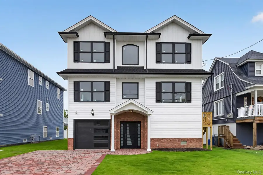 267 Roosevelt AVE, Freeport, NY 11520