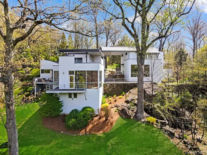 54 Cross Pond RD, Pound Ridge, NY 10576