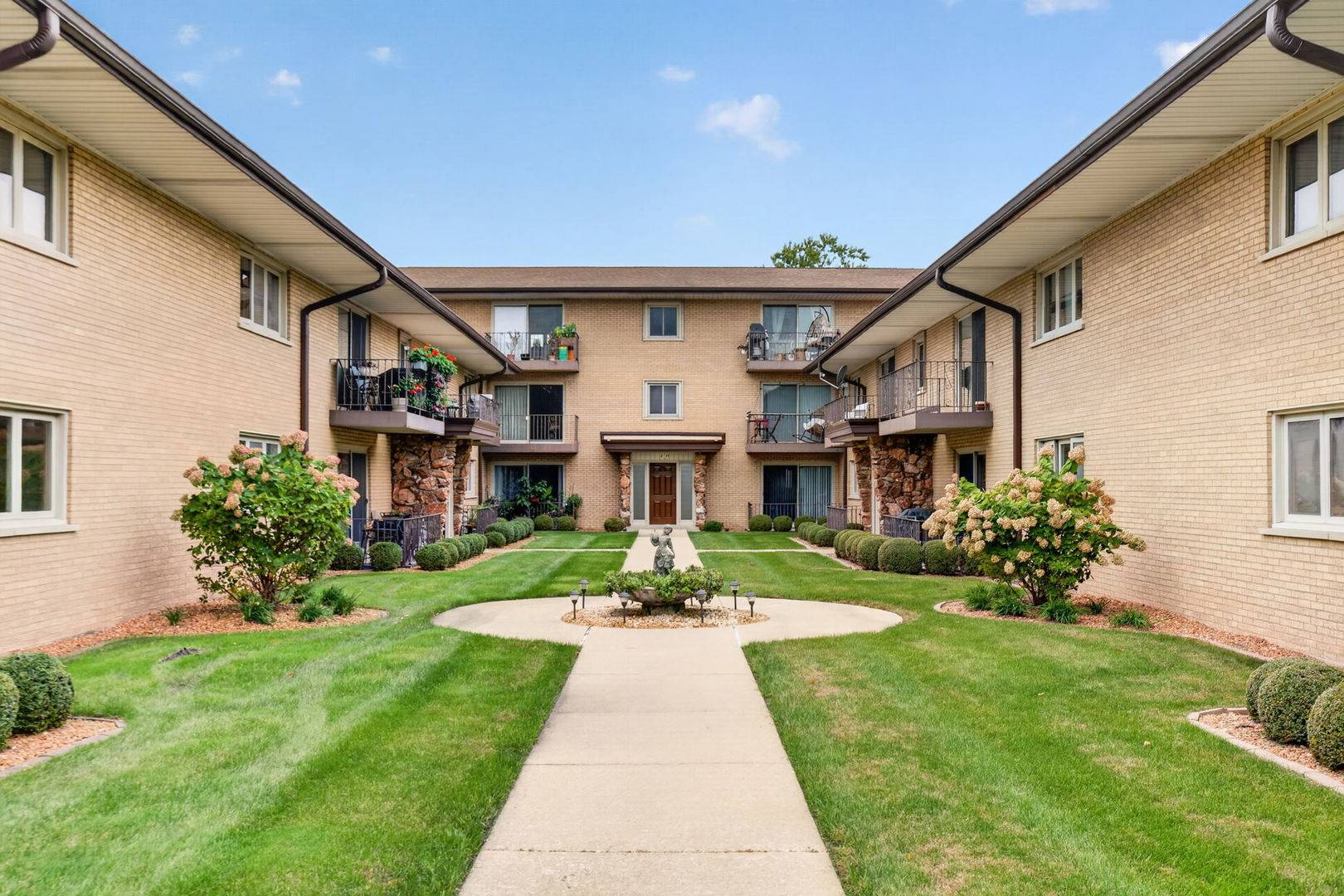 6150 S Kensington AVE #101c, Countryside, IL 60525