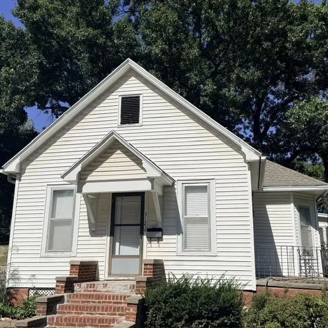 3123-3123 1/2 Gene Field RD, St Joseph, MO 64506