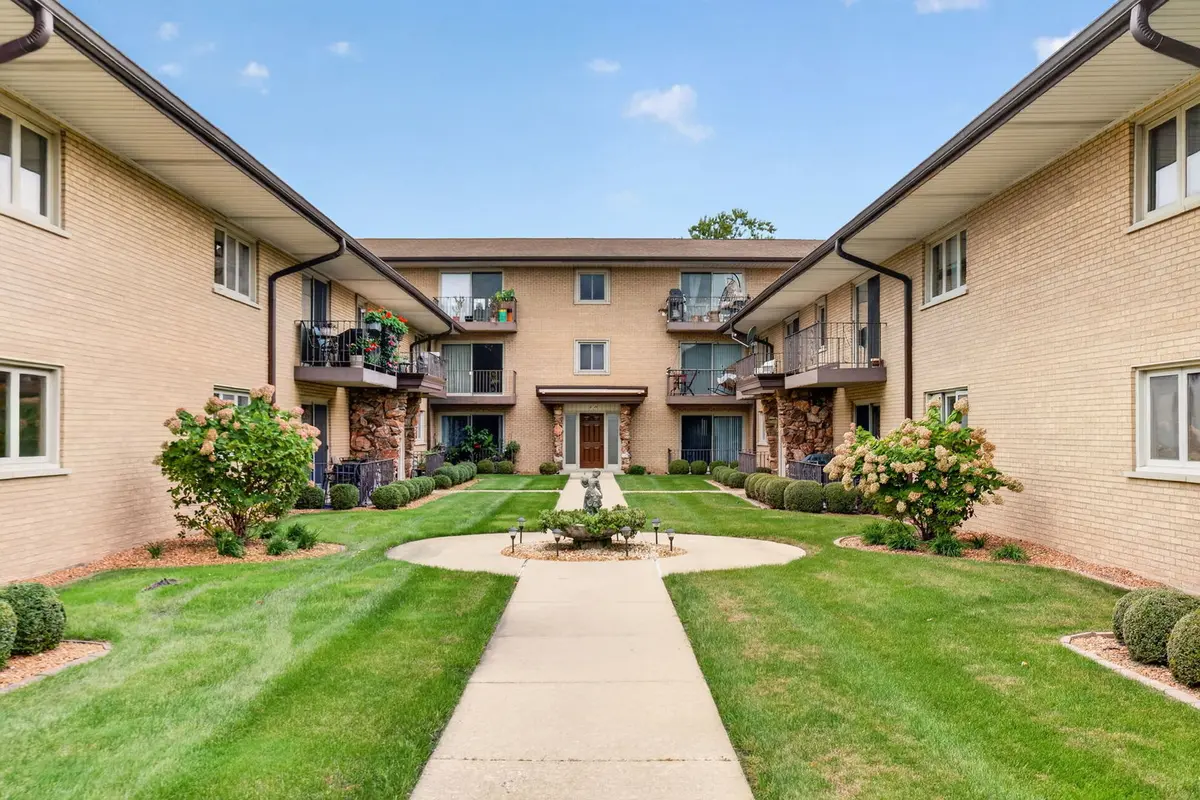 6150 S Kensington AVE #101c, Countryside, IL 60525