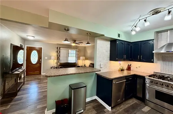 401 NE Sunnyside School RD, Blue Springs, MO 64015