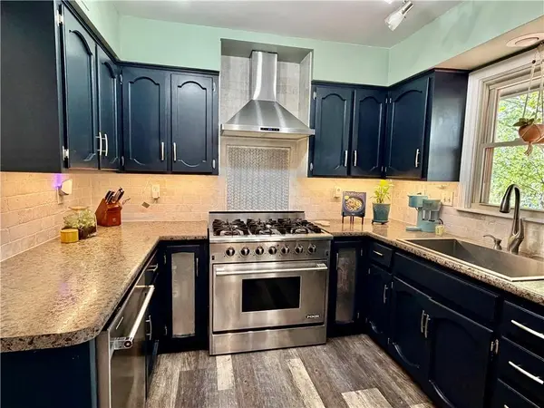 401 NE Sunnyside School RD, Blue Springs, MO 64015