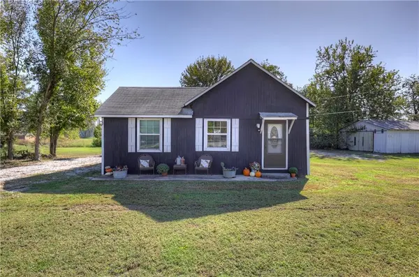 907 12th ST, Baxter Springs, KS 66713
