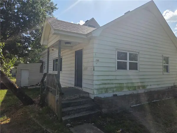 725 W 3rd ST, Pittsburg, KS 66762