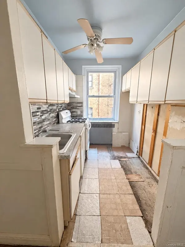 2160 Bronx Park PARK #3B, Bronx, NY 10462