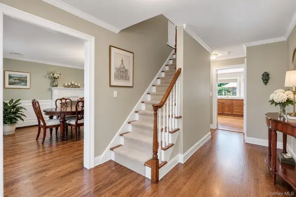 6 Mill River RD, East Setauket, NY 11733