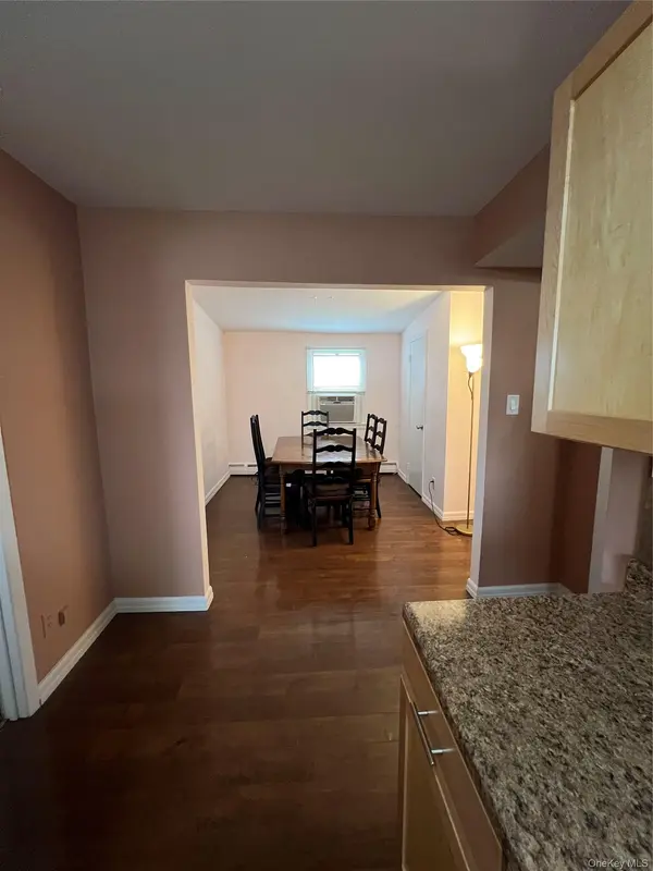 32 Halycon RD, Lindenhurst, NY 11757