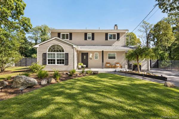 7 Charm City DR, Port Jefferson Station, NY 11776