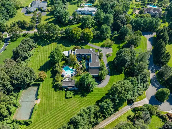 18 Chestnut Hill DR, Upper Brookville, NY 11771