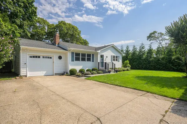 35 Maryland BLVD, Hampton Bays, NY 11946