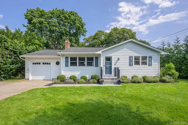 35 Maryland BLVD, Hampton Bays, NY 11946