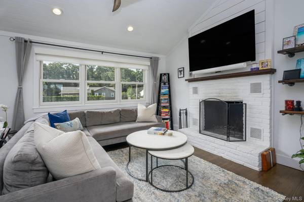 35 Maryland BLVD, Hampton Bays, NY 11946
