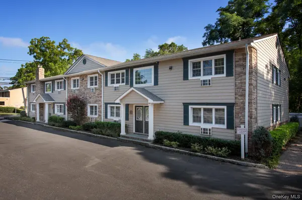 118 Carleton AVE #5B, Islip Terrace, NY 11752