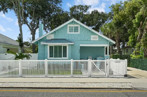 402 N ORANGE ST, New Smyrna Beach, FL 32168
