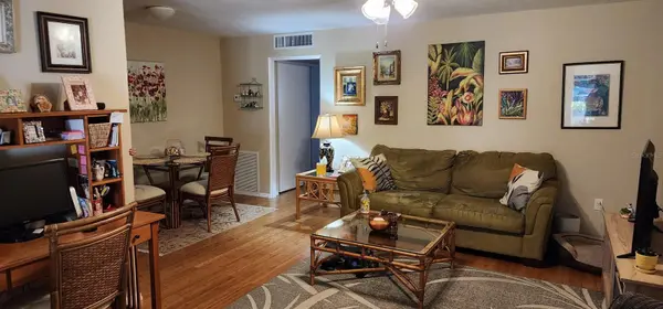 445 32ND AVE N #W104, St Petersburg, FL 33704