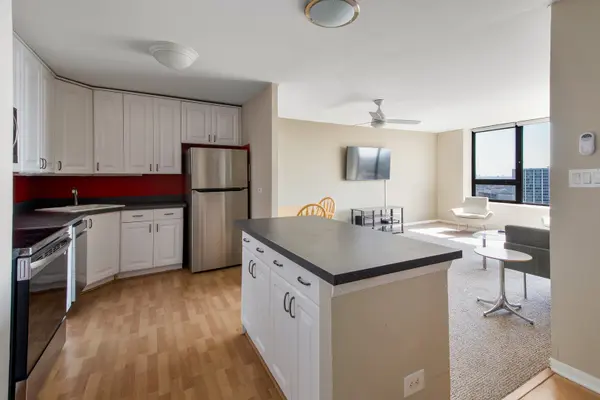 3930 N Pine Grove AVE #2710, Chicago, IL 60613