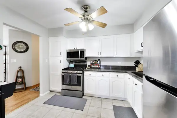 3425 83rd ST #D18, Woodridge, IL 60517